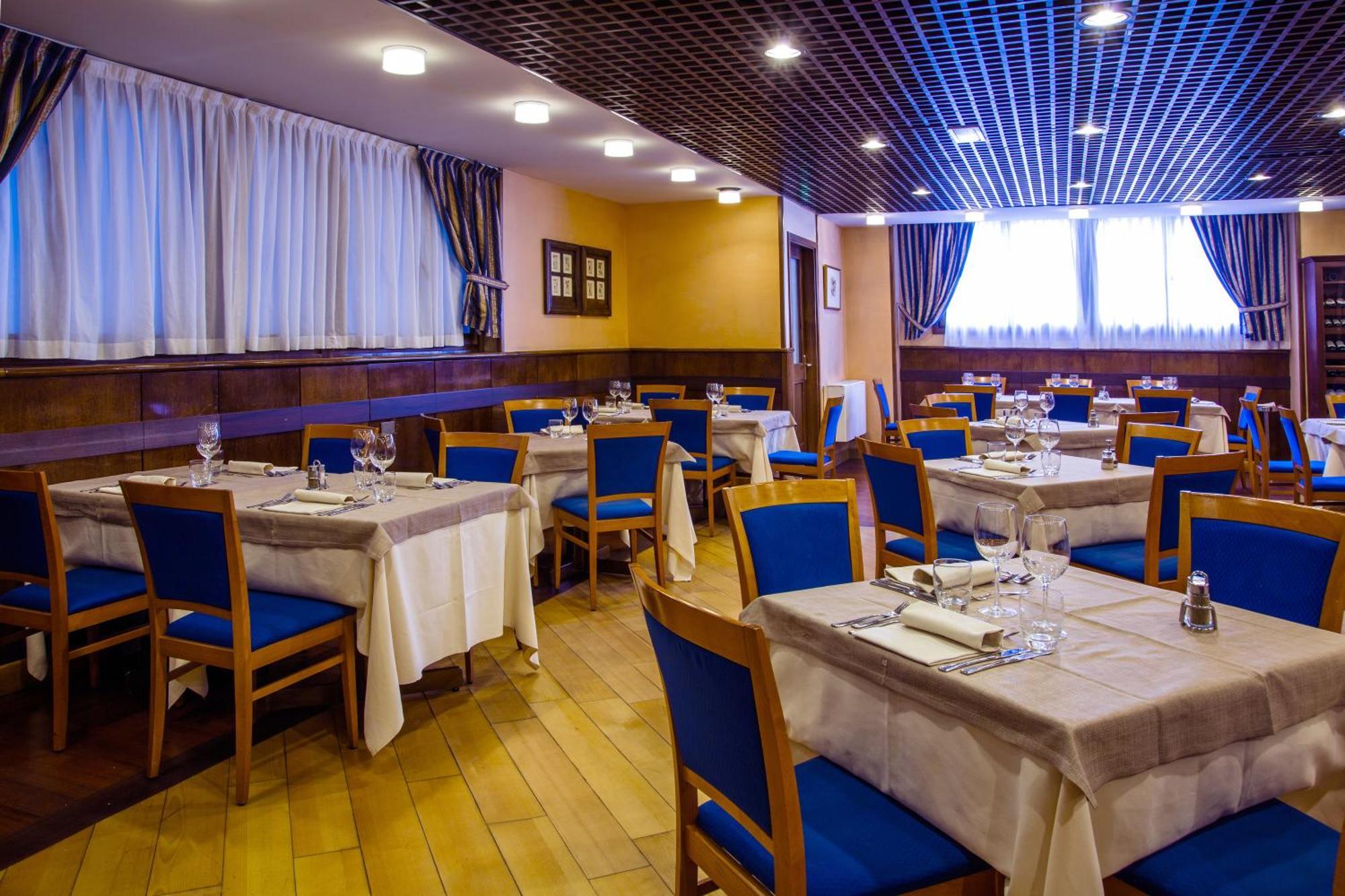Hotel Les Jumeaux Courmayeur Exteriör bild